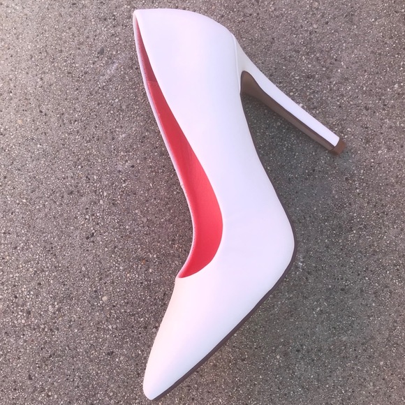 Last 2 Yes! I have d’ perfect Delicious white PUMP - Picture 2 of 6